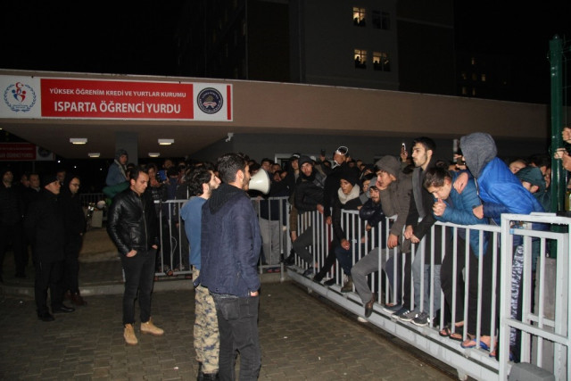 Üniversite öğrencilerinden yurt yönetimine karşı eylem