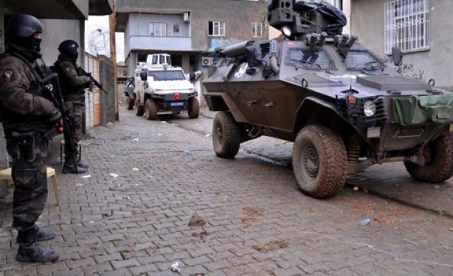 AKP’nin seçim korkusu: Asker ve polislerin kayıtları merkezlere alınıyor