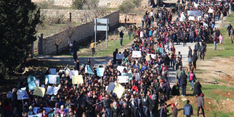 Efrînli öğrenciler işgal tehditlerine karşı yürüdü