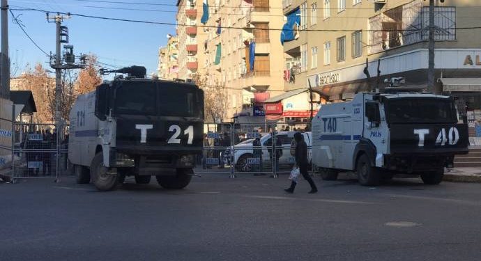 Amed E tipi cezaevi yolu trafiğe kapatıldı