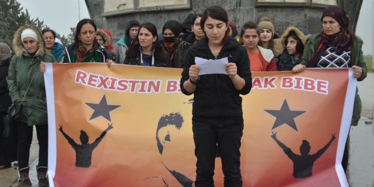 Genç kadınlar tecride karşı eylemde