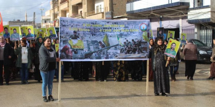 Şehit Aileleri işgal tehditlerine karşı yürüdü