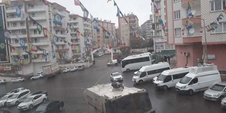 HDP Amed İl Binası neden polis ablukasında?