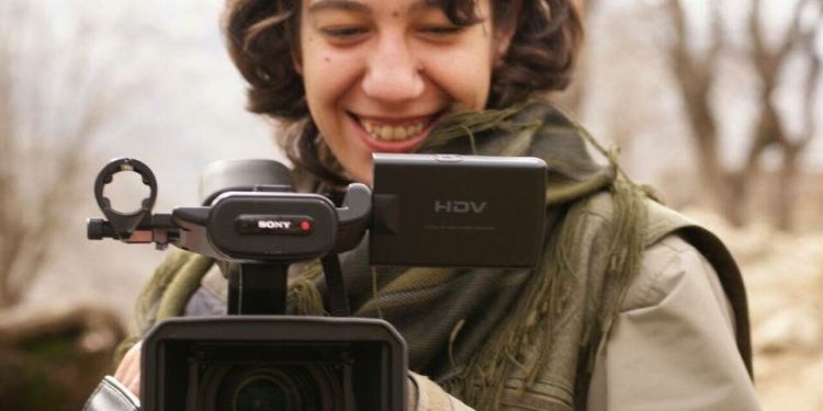 Gülmek sana yakışır – Axin Mahir Dicle