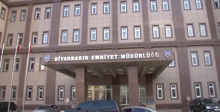 Devlet, Amed’de 4 polisini kaçakçılıktan gözaltına aldı