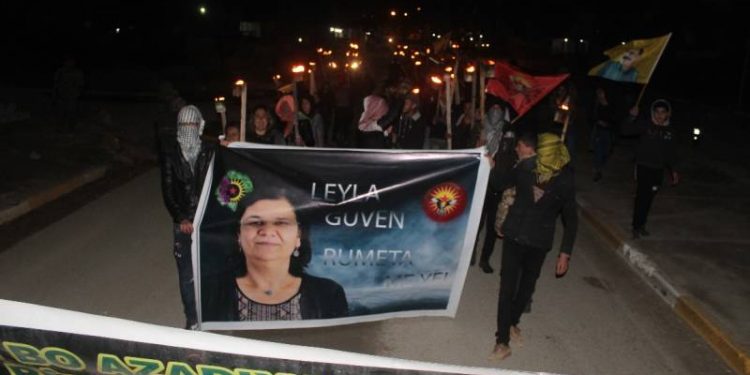 Şengal gençliğinden komploya karşı meşaleli yürüyüş