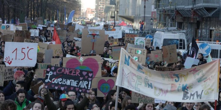 Brüksel’de 21 bin genç yürüdü