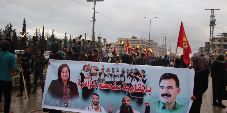 Minbic gençliğinden meşaleli yürüyüş