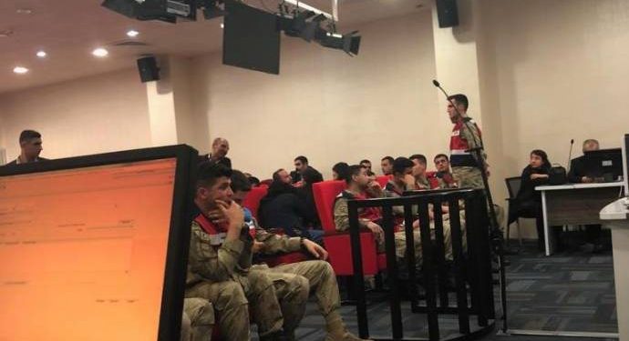 Nusaybin Özyönetim tutukluları “Bijî Berxwedana Zindanan” sloganlarıyla mahkemeyi protesto etti