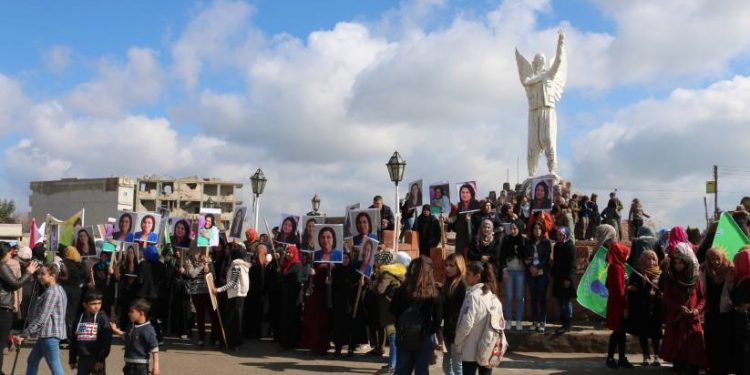 Genç Kadınlar 15 Şubat komplosuna karşı Kobanê’den uzun yürüyüşe başladı