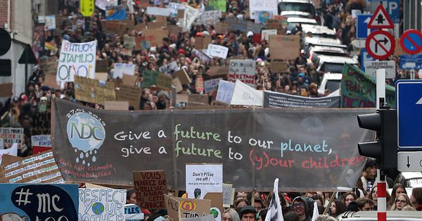 Avrupa’da Gençler sokakta