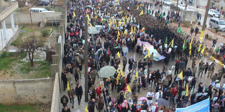 Kobane’de binler komploya karşı yürüdü