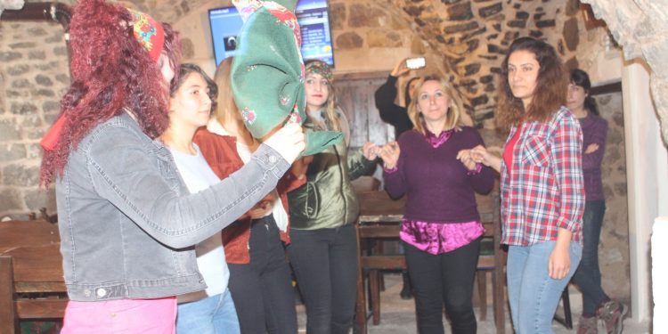 HDP’li genç kadınlar Mardin’de buluştu