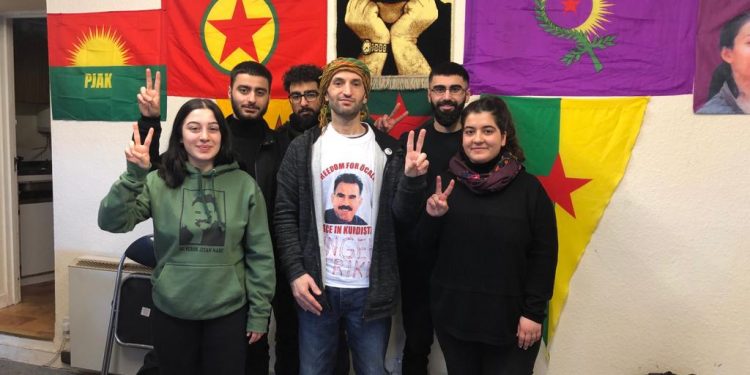 Gençler 57 gündür açlık grevinde olan İmam Şiş’i ziyaret etti