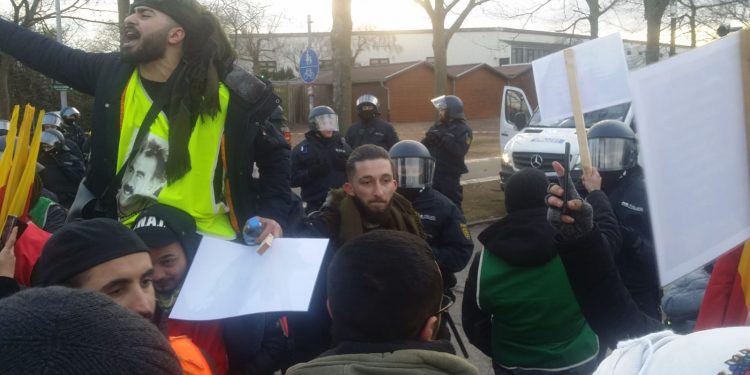 SON DAKİKA- Faşist Alman polisi gençlik yürüyüşüne saldırdı -YENİLENDİ