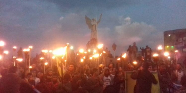 Gençler Kobanê’de meşalelerle yürüdü