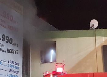 “Belirlenemeyen nedenle” bir mobilya atölyesi yandı