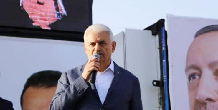 Saray soytarısı Binali, erkeğe itaati evliliğin sırrı olarak görüyor