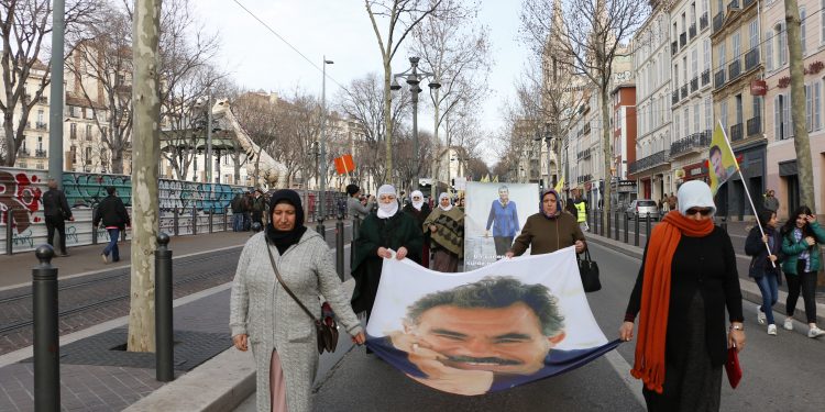 Marsilya sokakları ‘Leyla Güven Yalnız Değil’ sloganıyla yankılandı