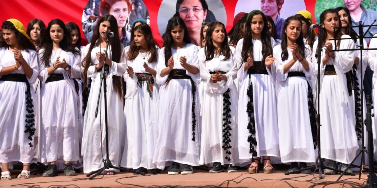 Qendîl’de 8 Mart kutlandı