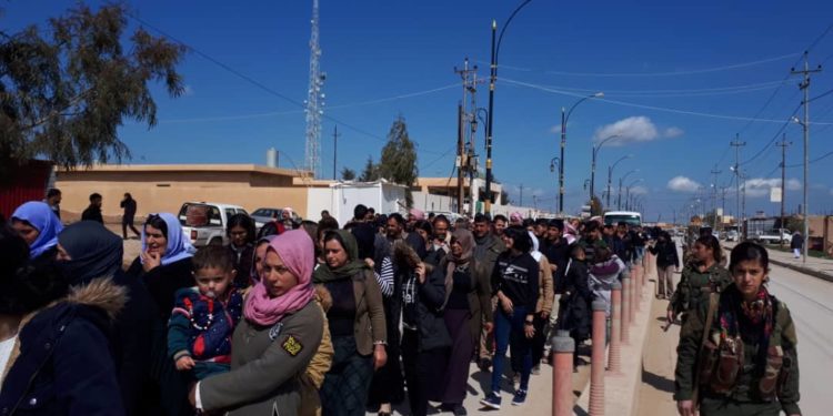 Şengal halkı, Irak ordusunun saldırısına karşı yürüyor