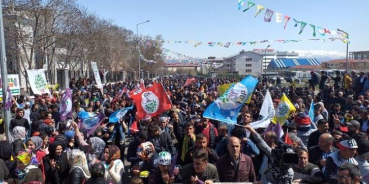 Çewlig’de coşkulu Newroz kutlaması ve keyfi engellemeler