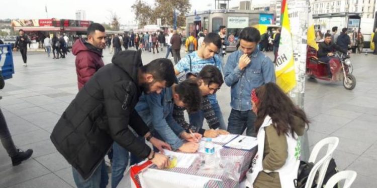 İşgalci polis HDP standına saldırdı: 5 kişi gözaltına alındı