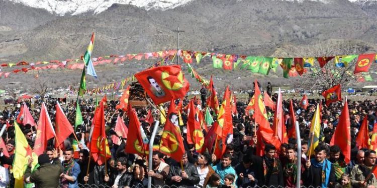 Qendîl’de dört parça Kürdistan’dan gelen binler Newrozu kutluyor