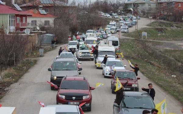 İşgalcileri HDP korkusu sardı: Wan’da HDP konvoyu işgalci polislerce engelleniyor