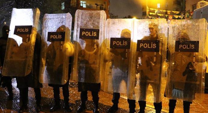 Milletvekili Dersim Dağ dışındaki 5 açlık grevi eylemcisi gözaltına alındı