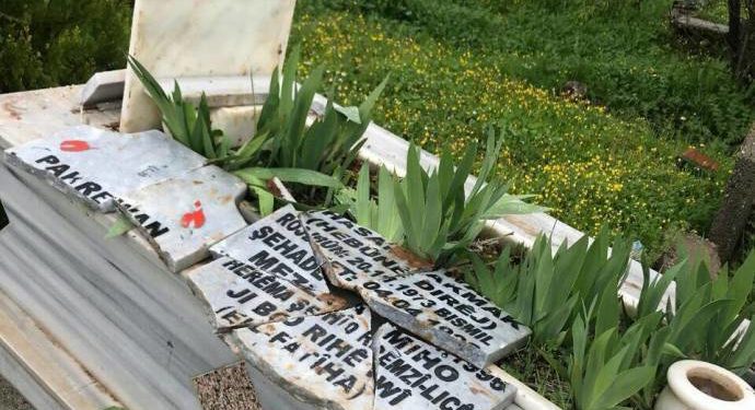 İşgalci askerler şehitliğe saldırdı