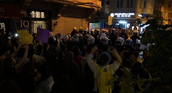 Taksim’de kadınlara gazlı müdahale