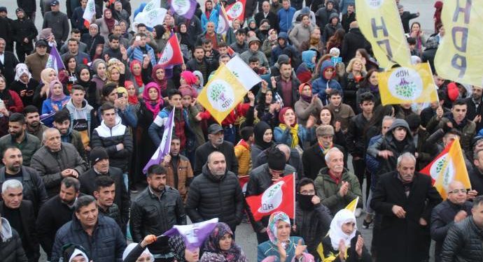İstanbul’da Newroz kutlamasına saldırı: 8 genç gözaltına alındı