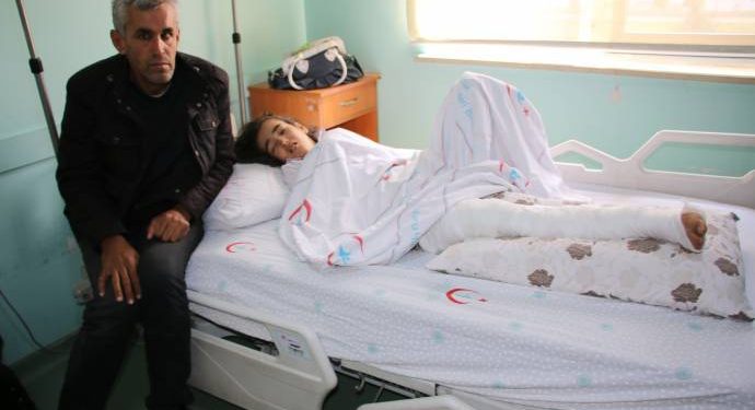 İşgalci Türk polisleri panzerleri halkı ezmek için kullanıyor: Silopiya’da bir çocuk yaralı