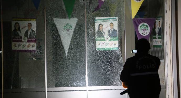 Sêrt’te HDP bürosuna silahla saldırı