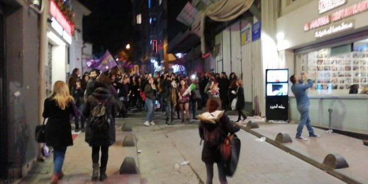 Taksim’de kadınlara gazlı müdahale