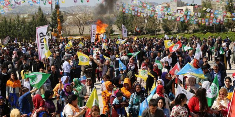 İşgalci Türk polislerin tüm saldırılarına rağmen Riha Newrozu kutladı