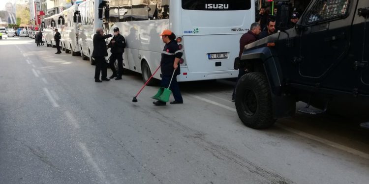 HDP Edene İl Örgütü’nde 8 saattir arama sürüyor