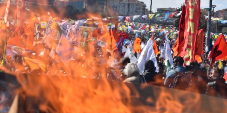 İstanbul’da binler Newrozu kutladı: En az 38 kişi gözaltında