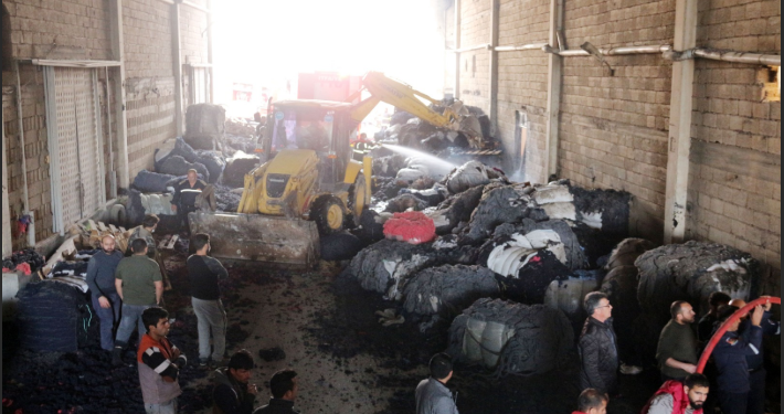 Riha’da bilinmeyen nedenli fabrika yangını