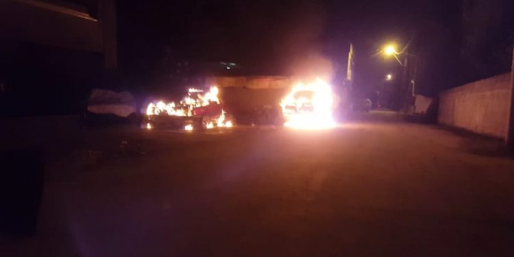 SON DAKİKA – Çukurova gençliği tecride karşı araçları yaktı