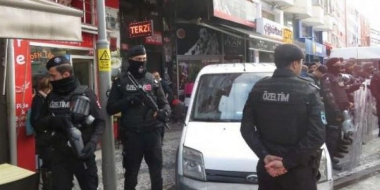 HDP Mahalle temsilciliğine baskın: 2 yurttaş gözaltına alındı