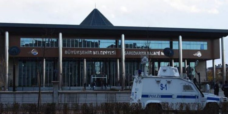 Wan’ın gaspçı kayyımı, gideceğini biliyormuş: “Belediye’den karakol inşa etmiş”