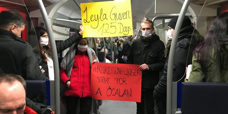 Genç kadınlar öncülüğünde Paris ve Frankfurt’ta eylemler