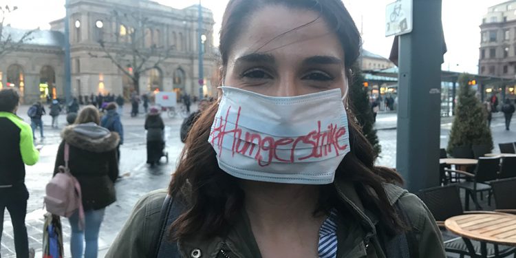 YXK Almanya’da süresiz-dönüşümsüz açlık grevleri için eylemde