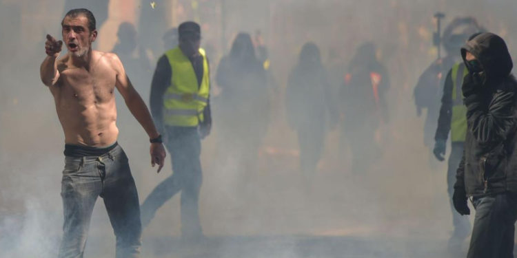 Sarı Yeleklilere karşı 60 bin faşist polis ve jandarma