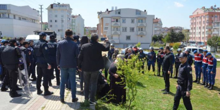 Gebze direnişindeki ailelere yine polis saldırısı