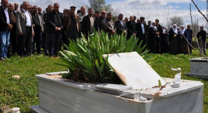 İşgalci askerlerin şehitliğe saldırısı protesto edildi