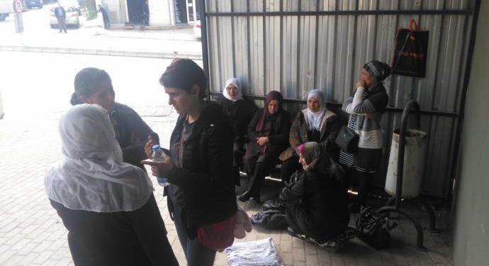 SON DAKİKA – Faşist-işgalci Türk polisi tutuklu ailelerine saldırdı: Tüm yurttaşlar gözaltına alındı – YENİLENDİ