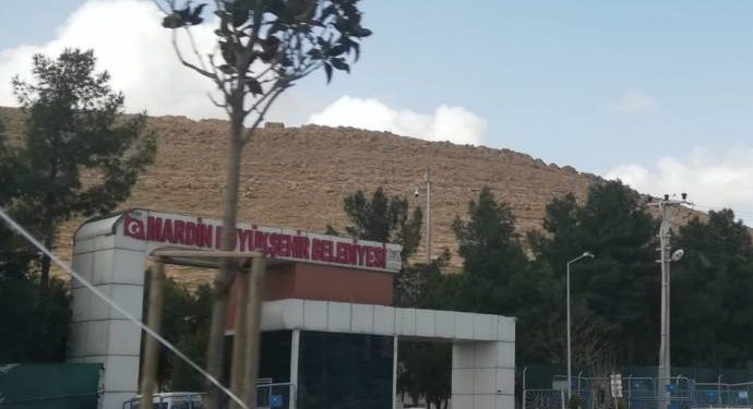 Gaspçı kayyım Mêrdîn Belediyesini talan ediyor